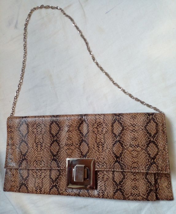 Сумка -клатч з зміїнним принтом