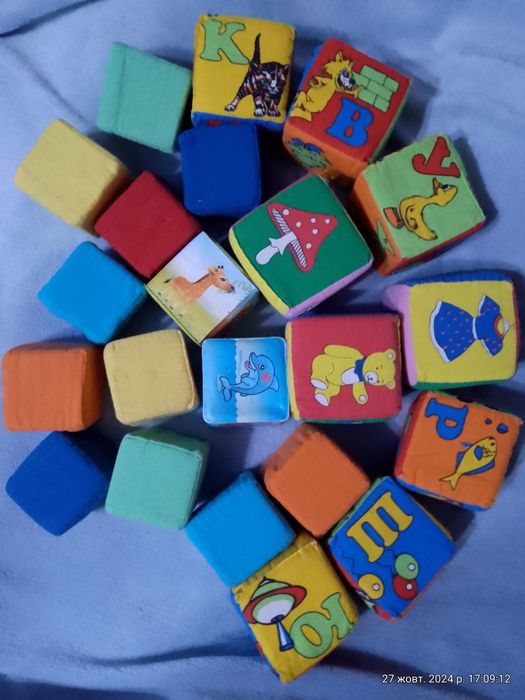 Іграшки брязкальця підвісні  кубики