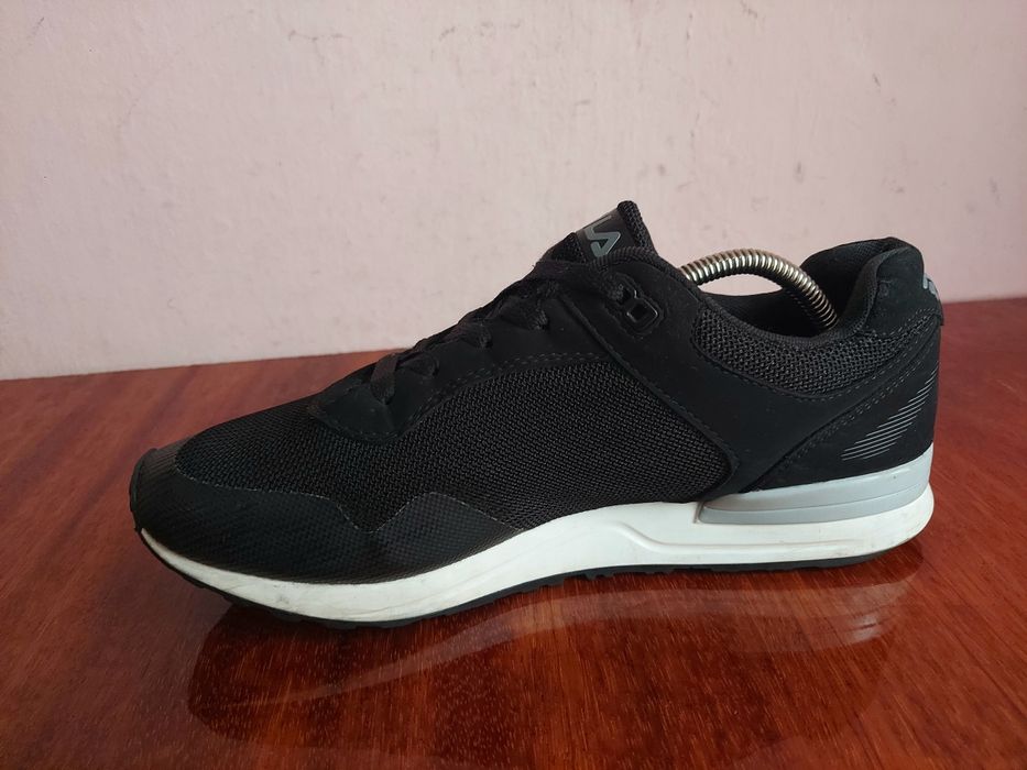 кроссовки фірми Fila оригінал 

Розмір по бірці:
UK 9  Us 10  EURO 43