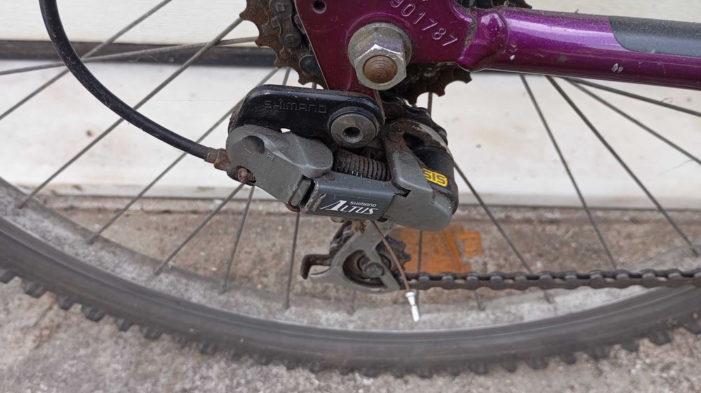 Bicicleta de Montanha 1994, em alumínio/magnésio, Shimano Altus.