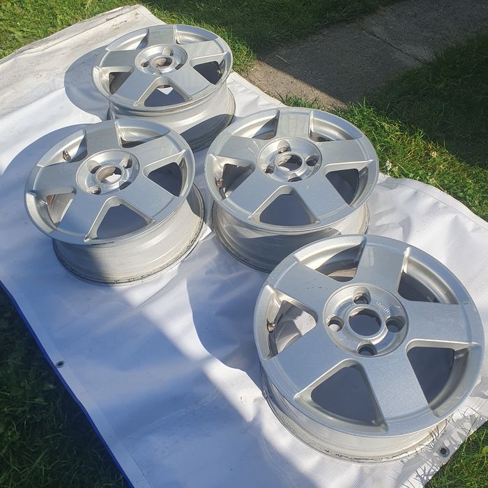 Felgi aluminiowe Borbet alufelgi srebrne 15" Ford Focus Mk1 6Jx15 H2