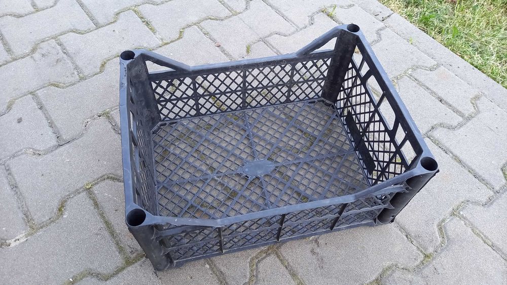 Skrzynki plastikowe 40 x 30 x 18