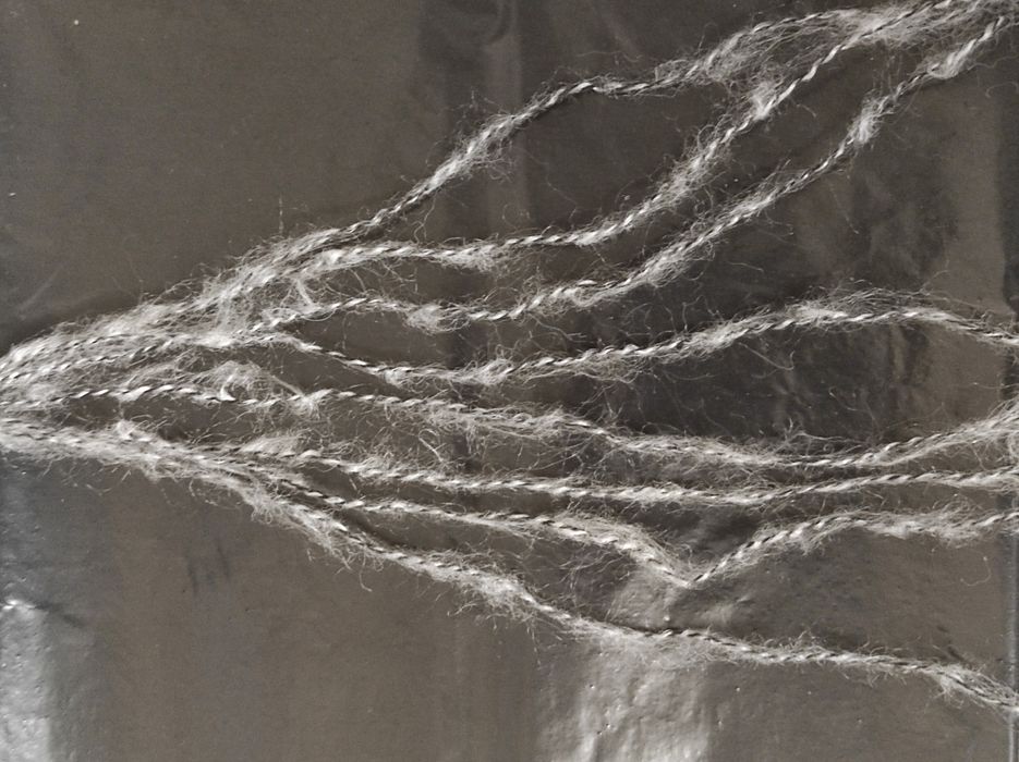 Пряжа пухнаста акрілова б/в