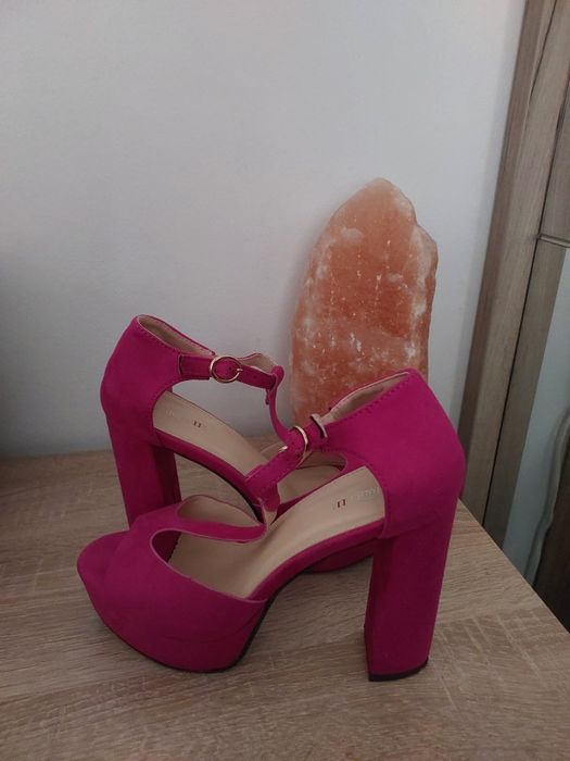 Śliczne różowe sandały na słupku Marquiiz 39 (25cm)