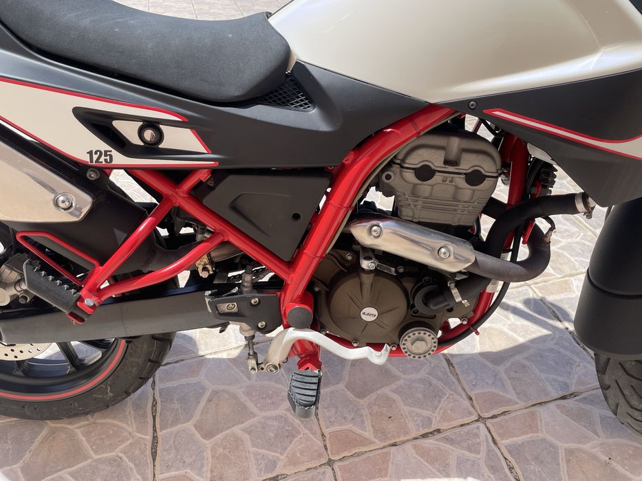 Vendo UM Scrambler Renegade 125 C/Nova!