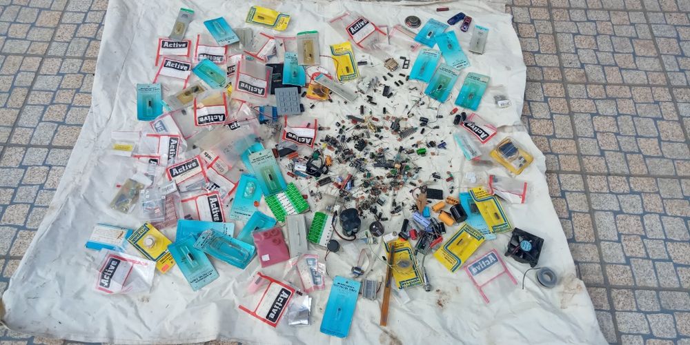 Resistors and Capacitors64586163776131120