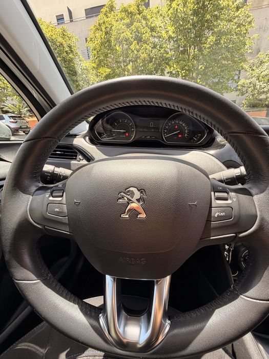 Peugeot 208 (2018) 1.2
