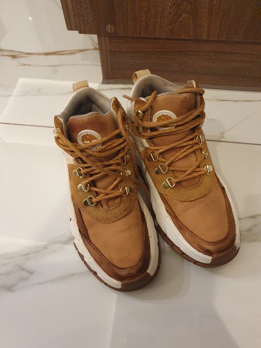 Sprzedam młodzieżowe buty