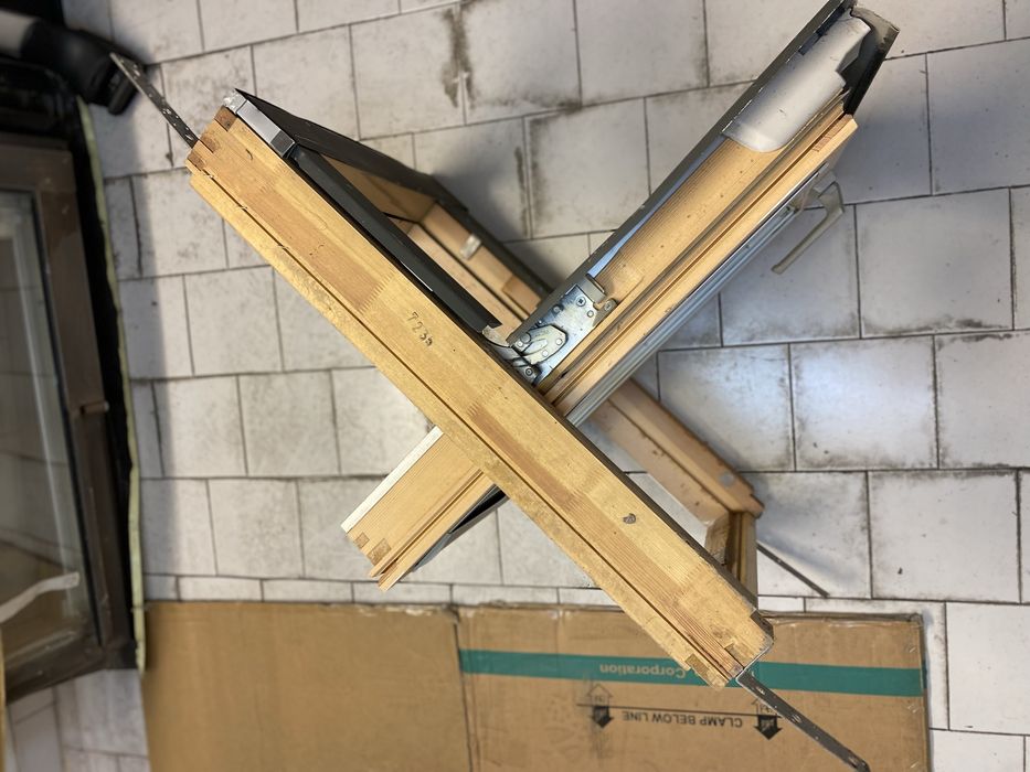 Janela de sotao em bom estado