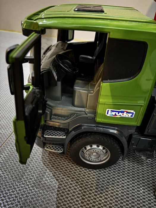 Scania BRUDER do drzewa