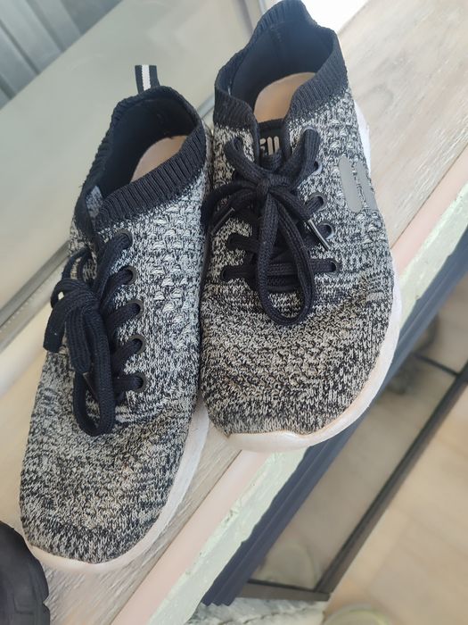 кросівки skechers та fila