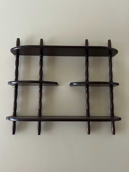 Prateleira de madera rústica