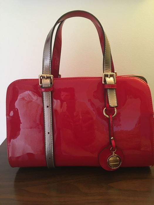 Mala de senhora da marca Chenson.