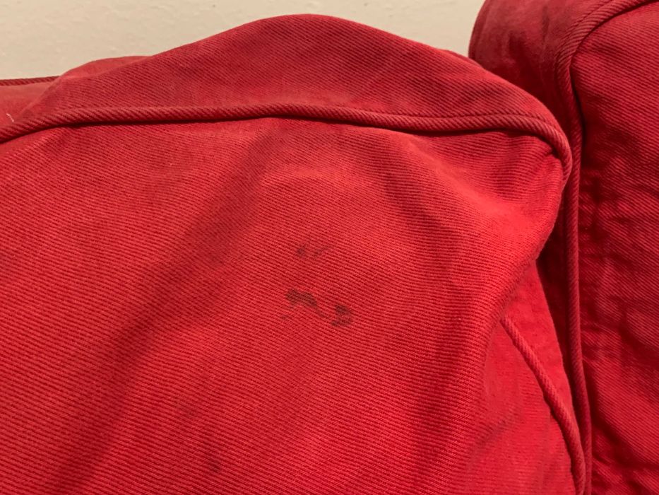 Sofá Ikea EKTORP com capa vermelha (removível)