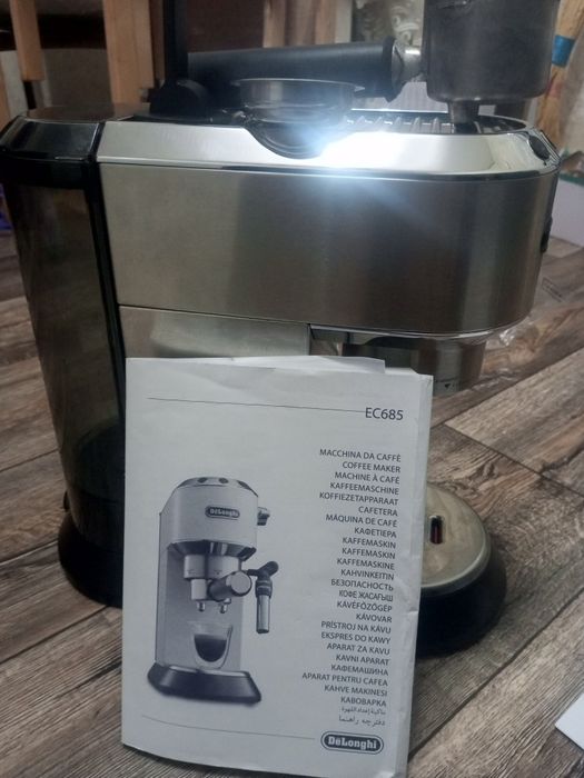 Кавоварка DeLonghi Dedica EC 685