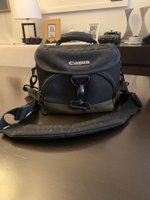 Canon EOS 500D como nova, com oferta do tripé
