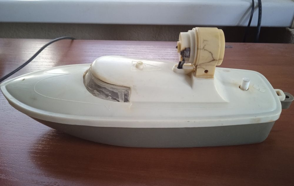 Катер, детская игрушка.