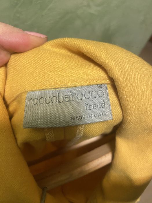 Сукня Roccobarocco жовто-гарячого кольору
