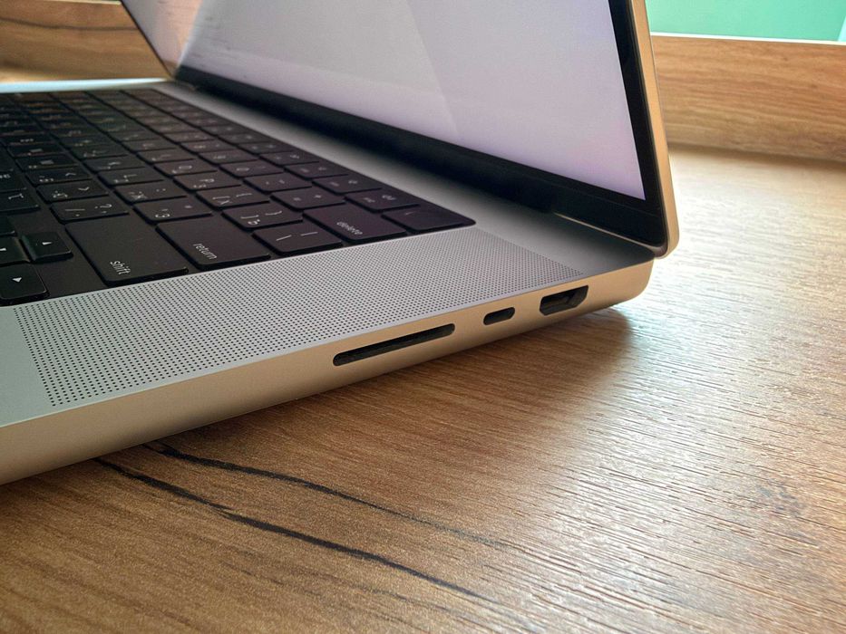 MacBook Pro 16” 2021 — M1 Max / 32 GB / 1 TB SSD