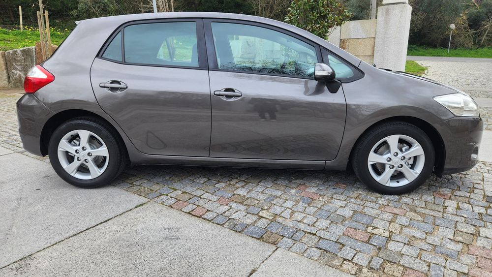 Toyota Auris 1.33 VVTI  190.000 kms