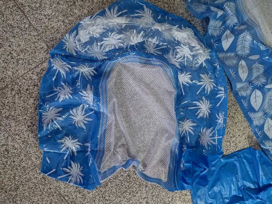 Conjunto de colchões (boias) infláveis ​​para piscina.