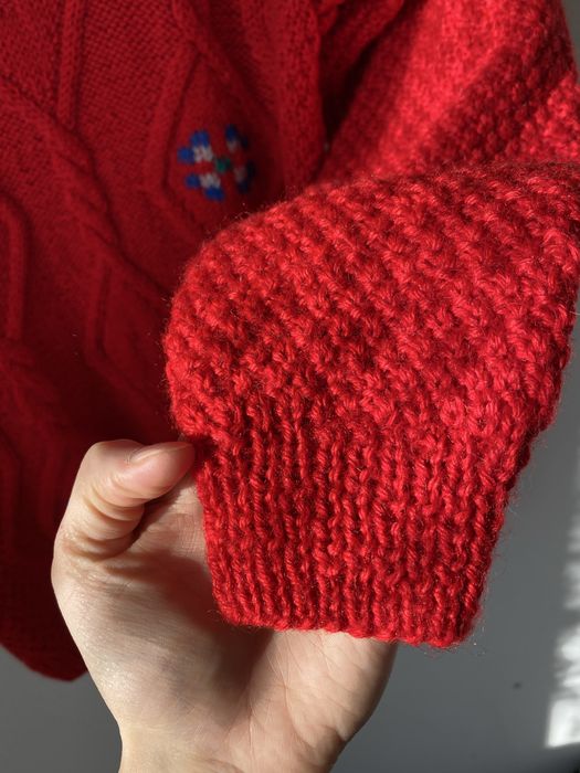 Wełniany czerwony sweter hafty kwiaty handmade vintage wool