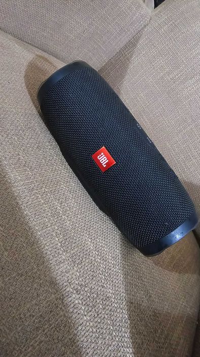 Jbl charge 3 muito boa