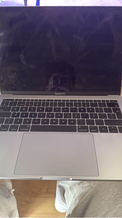 Macbook Pro + Iphone 16 pro max