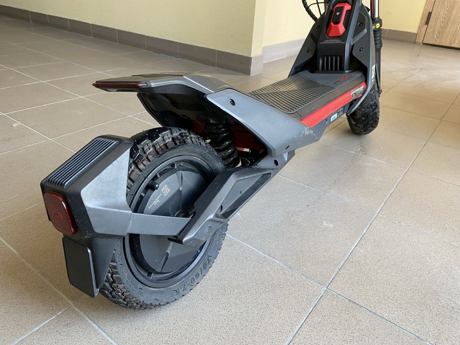 Продам электросамокат Segway Ninebot ZT3 Pro