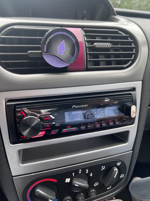 Auto-rádio Pioneer MVH (USB/AUX)