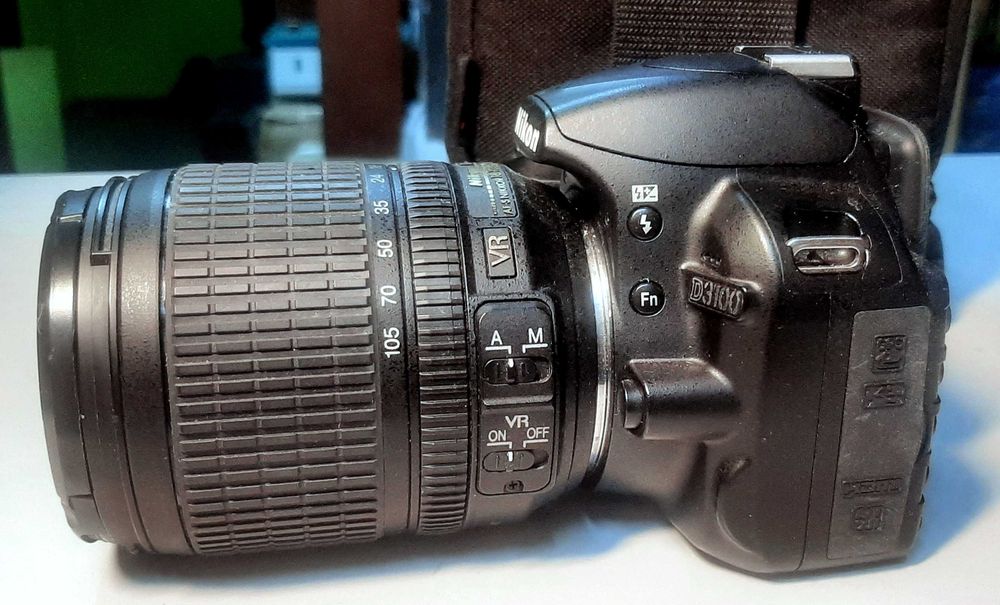 NIKON D3100 + хороший объектив 18-105VR живой кадр. Почти новый