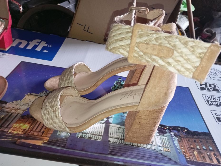 Sandálias tacão alto