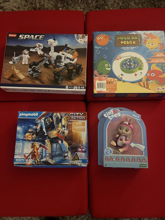 Playmobil e outros