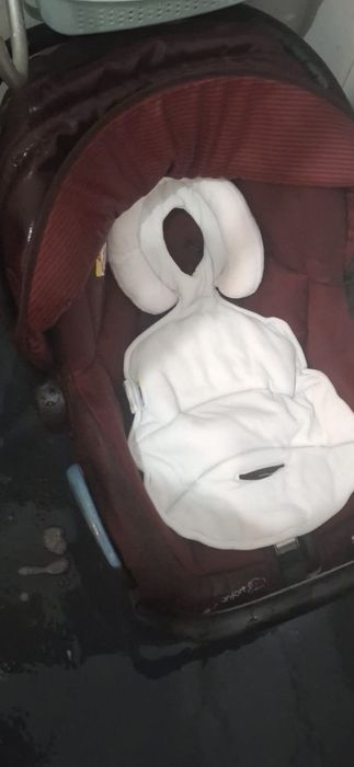 Cadeirinha bebé como nova
