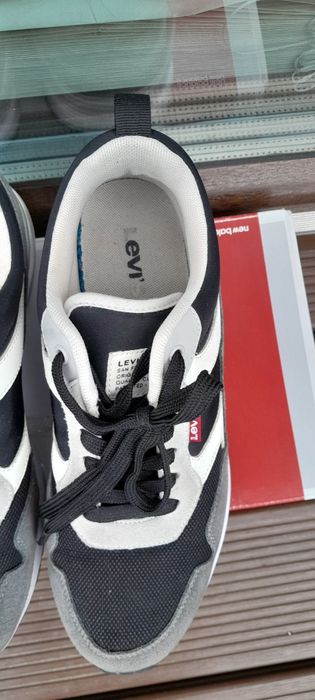 Buty sportowe Levis 40 jak nowe