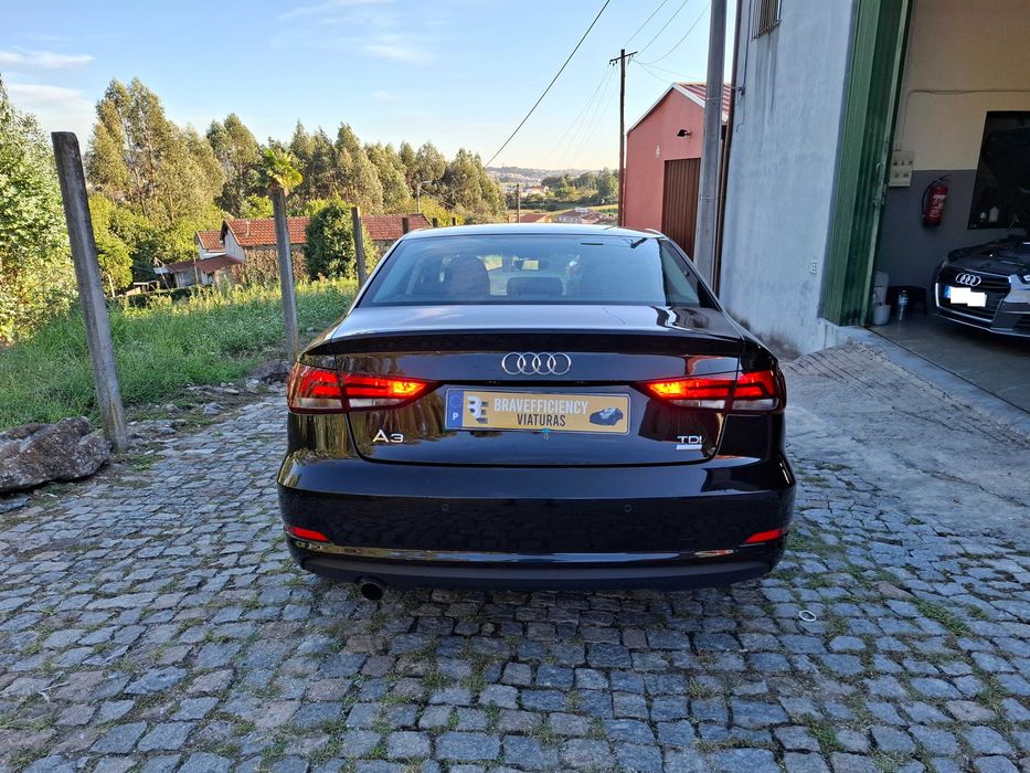 Audi A3 Limousine 1.6 TDI (110CV) Ultra Apenas 140 Mil Kms Nacional de 2015