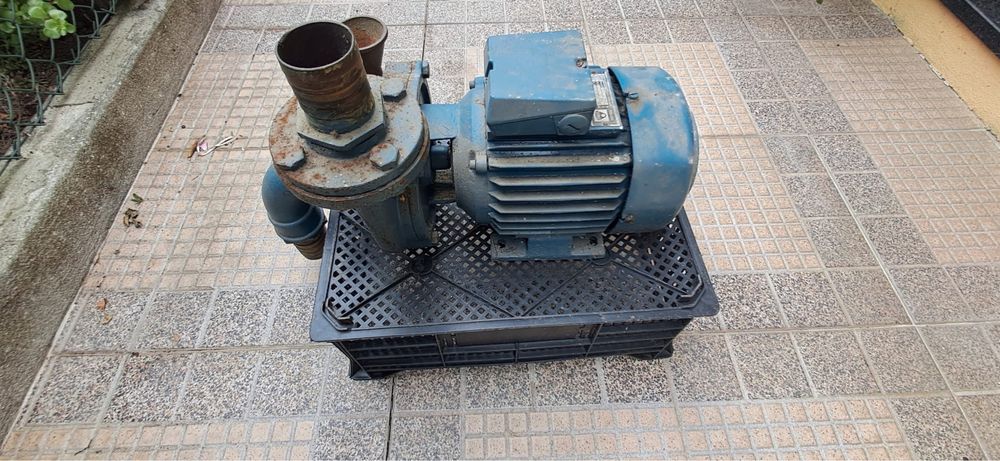 Motor elétrico trifásico
