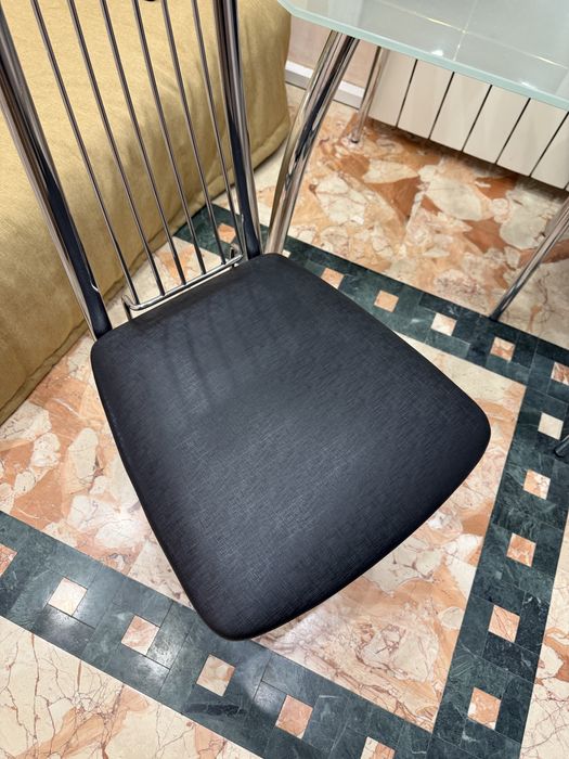 Стільці кухонні, нова підкладка, можна придбати поштучно, стан 5+