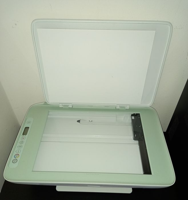 Impressora HP com torre HP e teclado472777084917534724