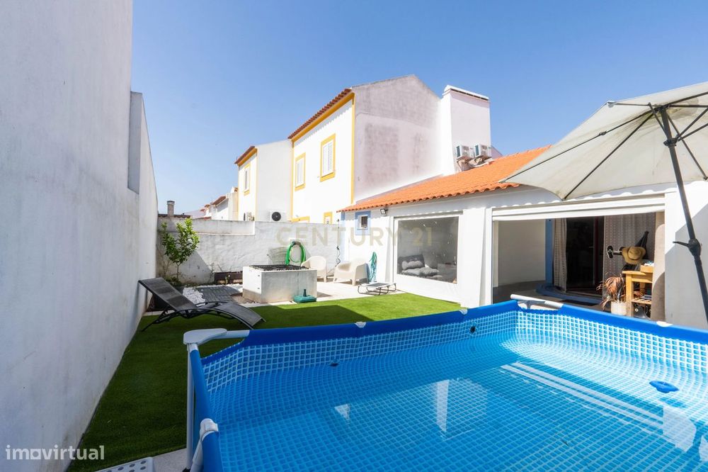 Moradia T2 renovada com espaço exterior e possibilidade de piscina, lo