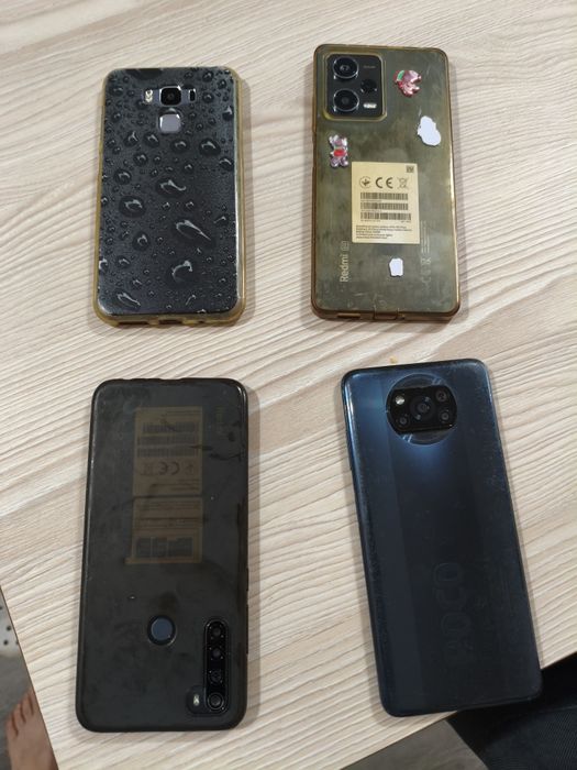Quatro smartphones