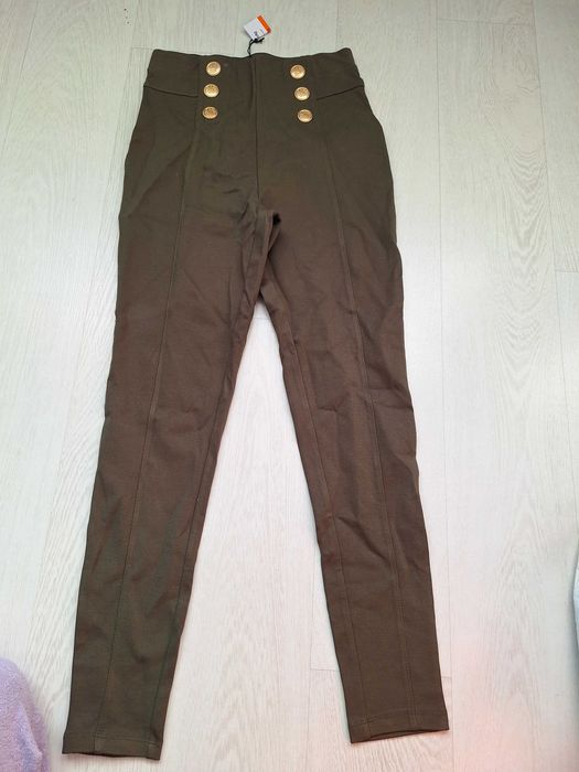 Zielone legginsy ze złotymi guzikami r. XS