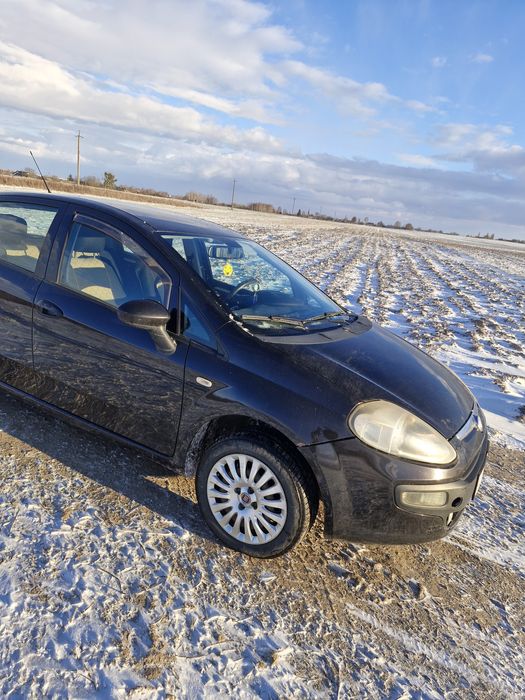 Авто на ходу, на літній шині маю зиму 4шт до встановлення,  потрібен