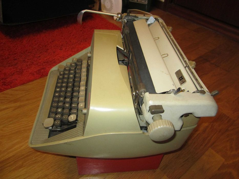 Máquina de escrever Messa M1