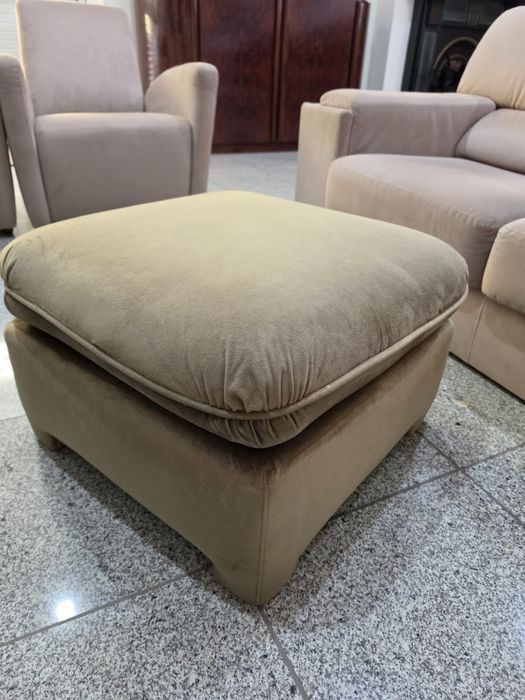 Sofa 2,35  cor bege com apoio pés