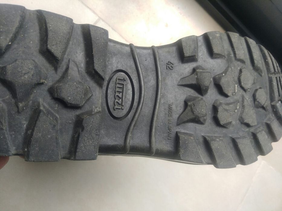 Bota preta de combate em GORETEX