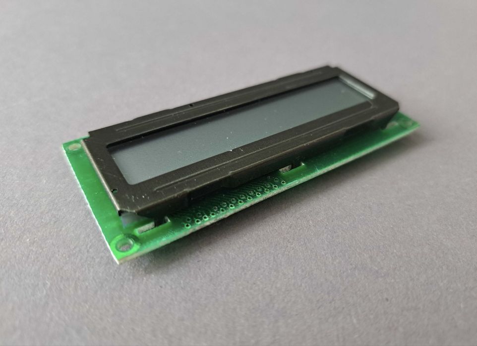 Символьный LCD дисплей 2 строки по 16 символов (без кириллицы).