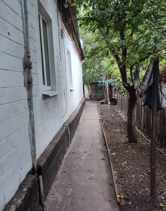 Продам в Харківській  обл, м.Балаклії 1/2 частку часного будинка