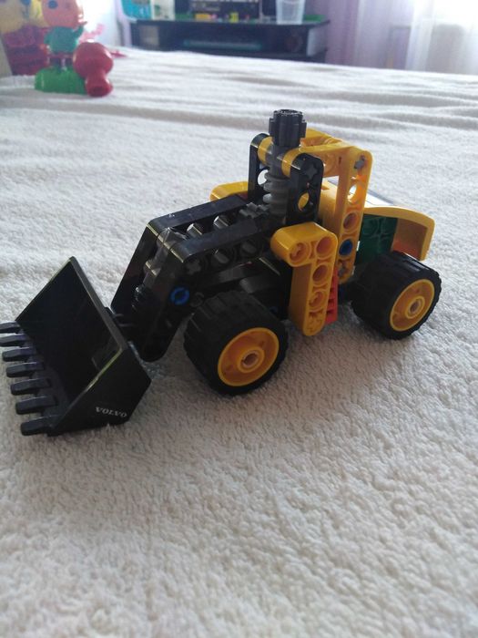Міні набір LEGO Technical30433 "Фронтальний погрузчик Volvo"