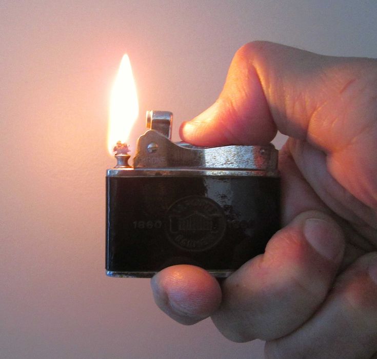 Antigo Isqueiro KRONE a Gasolina - Feito na Alemanha